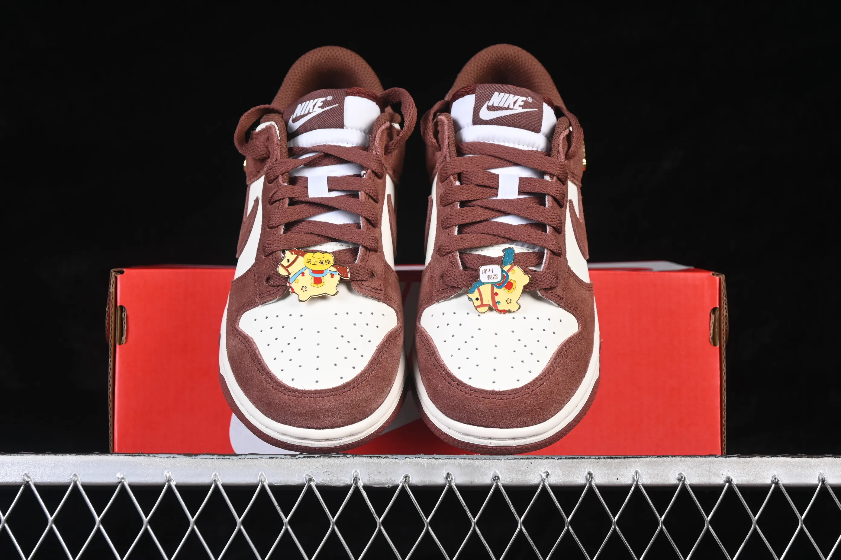 All Categories Nk SB Dunk Series Nk SB Dunk Low Low-top sneakers Nike SB Dunk Low Year of the Horse Dark brown white Low-top casual sneakers IB4417-104